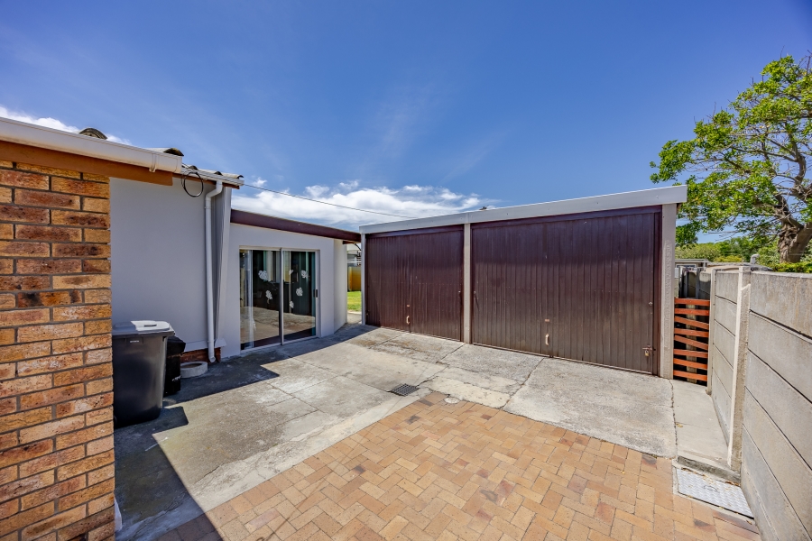 3 Bedroom Property for Sale in Bothasig Western Cape